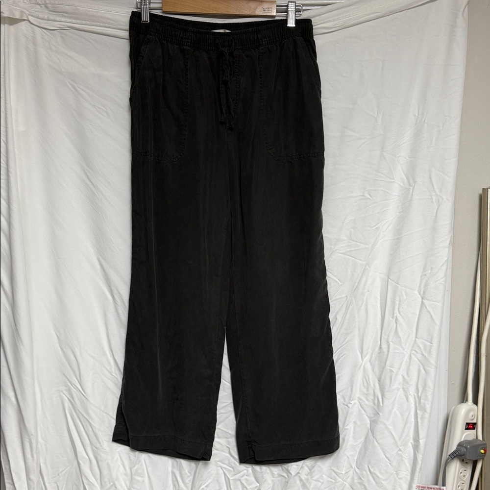 Soft Charcoal Cropped Pants for Women - Medium